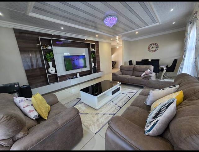 3 BEDROOM HOUSE FOR SALE IN THE ORCHARDS